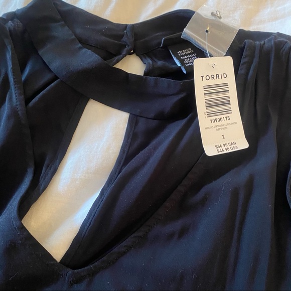 Cold shoulder black torrid top - Picture 3 of 5